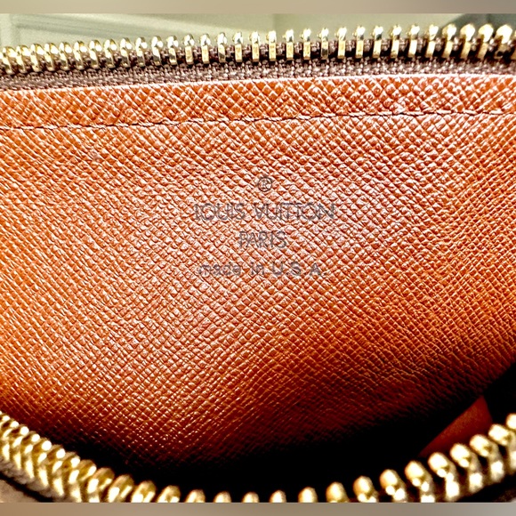 Authentic Louis Vuitton Monogram Canvas Papillion 28 Handbag (Date Code added) - Picture 8 of 16